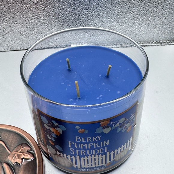 Bath & Body Works Berry Pumpkin Strudel 3 Wick Candle - Picture 3 of 3
